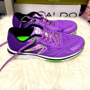 Newton Motion Gravity 8 shoes size 8